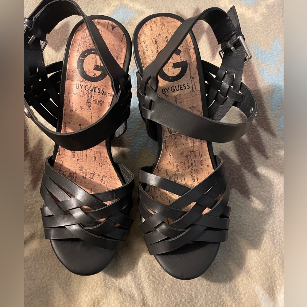Woman’s Black Guess wedges Size 6